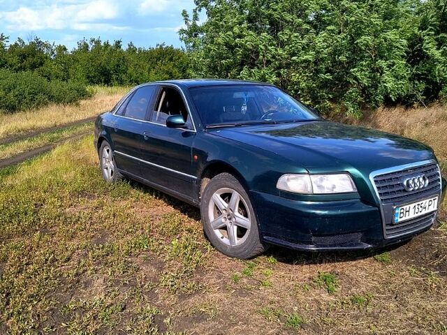 Зеленый Ауди А8, объемом двигателя 2.5 л и пробегом 500 тыс. км за 5500 $, фото 1 на Automoto.ua