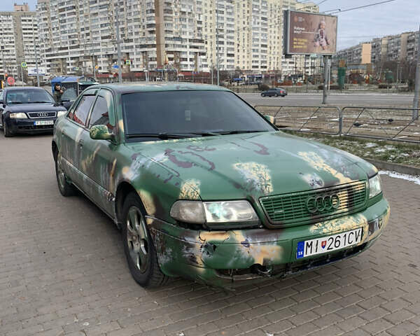 Зеленый Ауди А8, объемом двигателя 3.7 л и пробегом 214 тыс. км за 2390 $, фото 1 на Automoto.ua