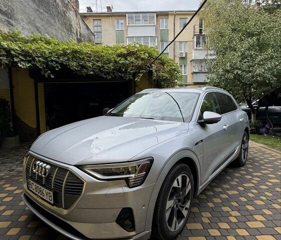 Сірий Ауді Інша, об'ємом двигуна 0 л та пробігом 5 тис. км за 37900 $, фото 1 на Automoto.ua