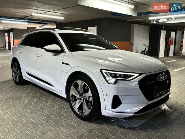Белый Ауди E-Tron, объемом двигателя 0 л и пробегом 81 тыс. км за 29500 $, фото 1 на Automoto.ua