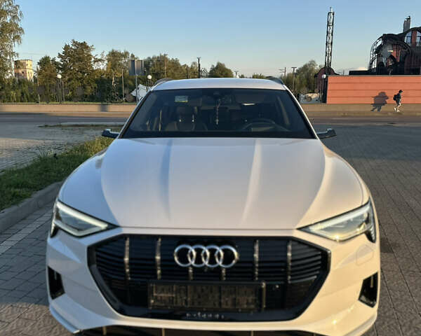 Белый Ауди E-Tron, объемом двигателя 0 л и пробегом 150 тыс. км за 28000 $, фото 1 на Automoto.ua