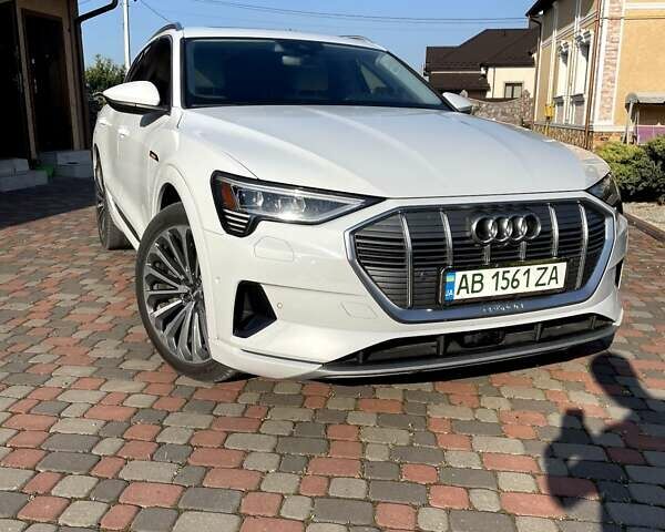 Белый Ауди E-Tron, объемом двигателя 0 л и пробегом 63 тыс. км за 39000 $, фото 1 на Automoto.ua