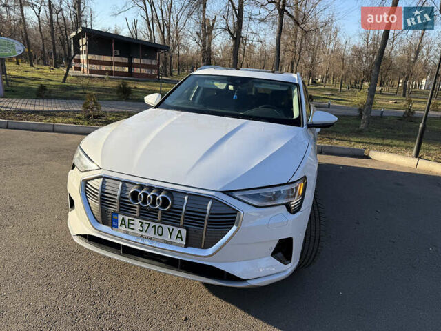 Белый Ауди E-Tron, объемом двигателя 0 л и пробегом 120 тыс. км за 29000 $, фото 1 на Automoto.ua