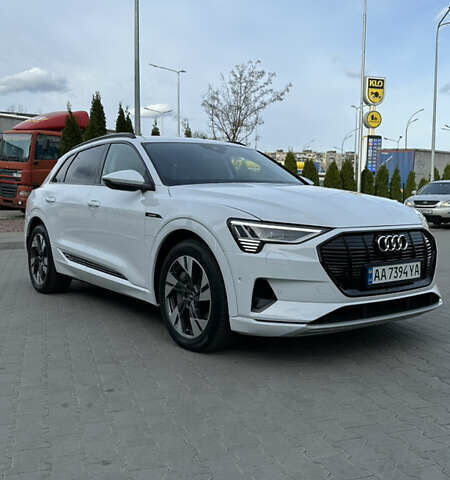 Білий Ауді E-Tron, об'ємом двигуна 0 л та пробігом 15 тис. км за 44000 $, фото 1 на Automoto.ua