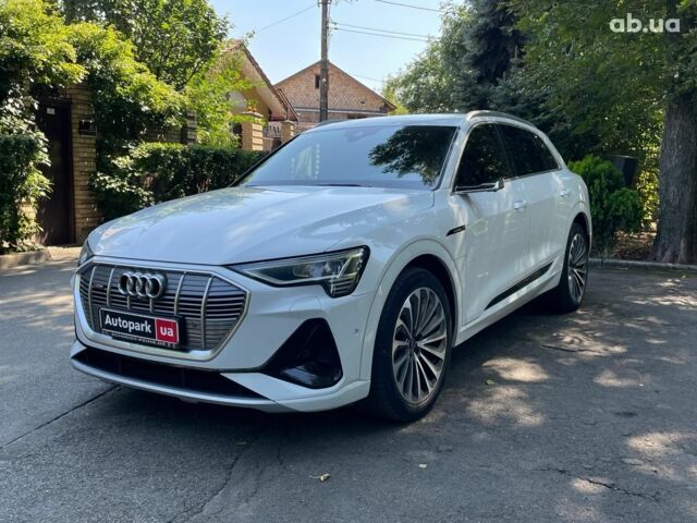 Белый Ауди E-Tron, объемом двигателя 0 л и пробегом 93 тыс. км за 31440 $, фото 1 на Automoto.ua