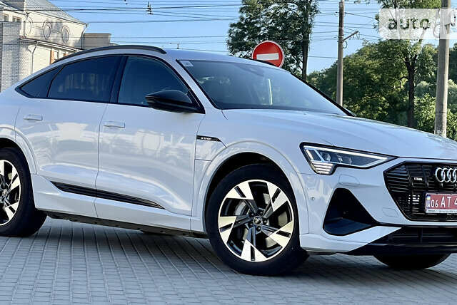 Білий Ауді E-Tron, об'ємом двигуна 0 л та пробігом 17 тис. км за 64000 $, фото 1 на Automoto.ua