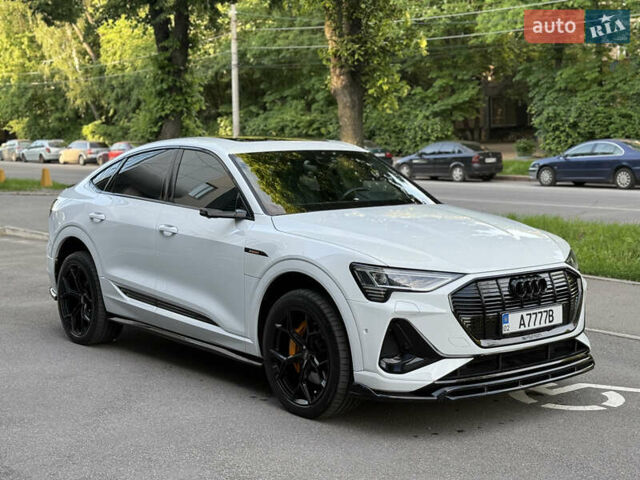 Белый Ауди E-Tron, объемом двигателя 0 л и пробегом 95 тыс. км за 39999 $, фото 1 на Automoto.ua