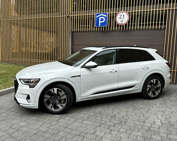 Ауди E-Tron 2020 в Львове на Automoto.ua Белый Ауди E-Tron, объемом двигателя 0 л и пробегом 65 тыс. км за 32500 $, фото 1 на Automoto.ua
