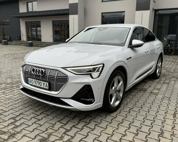 Белый Ауди E-Tron, объемом двигателя 0 л и пробегом 140 тыс. км за 33490 $, фото 1 на Automoto.ua