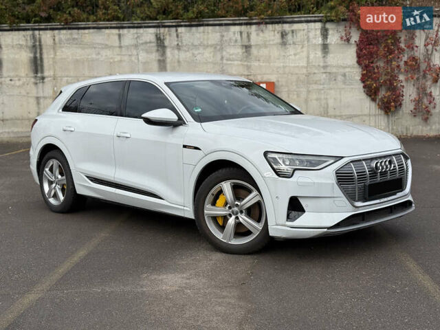 Белый Ауди E-Tron, объемом двигателя 0 л и пробегом 35 тыс. км за 29999 $, фото 1 на Automoto.ua