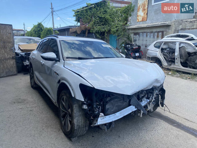 Белый Ауди E-Tron, объемом двигателя 0 л и пробегом 53 тыс. км за 14500 $, фото 1 на Automoto.ua