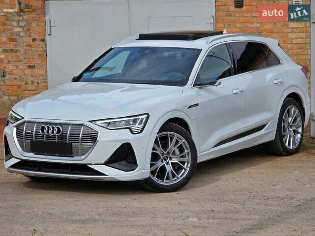 Белый Ауди E-Tron, объемом двигателя 0 л и пробегом 26 тыс. км за 48778 $, фото 1 на Automoto.ua