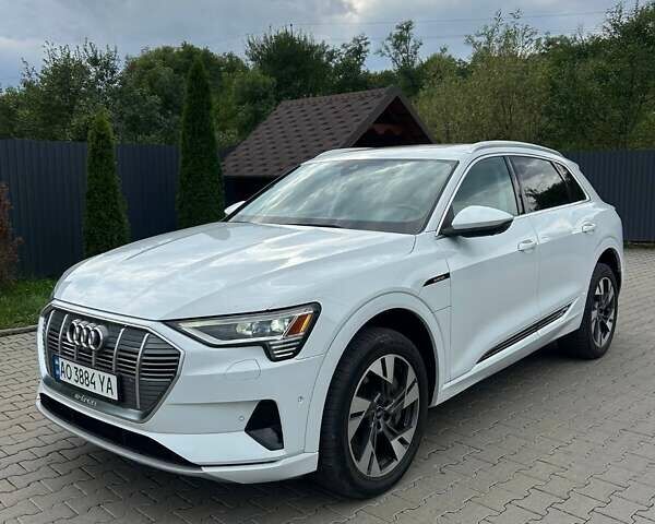 Белый Ауди E-Tron, объемом двигателя 0 л и пробегом 38 тыс. км за 30900 $, фото 1 на Automoto.ua