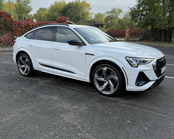 Белый Ауди E-Tron, объемом двигателя 0 л и пробегом 50 тыс. км за 52000 $, фото 1 на Automoto.ua