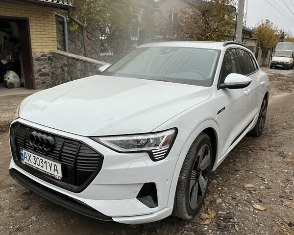 Белый Ауди E-Tron, объемом двигателя 0 л и пробегом 13 тыс. км за 49000 $, фото 1 на Automoto.ua