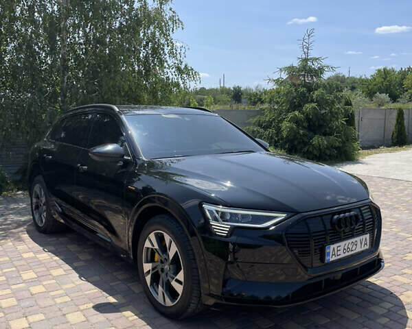 Черный Ауди E-Tron, объемом двигателя 0 л и пробегом 128 тыс. км за 31500 $, фото 1 на Automoto.ua