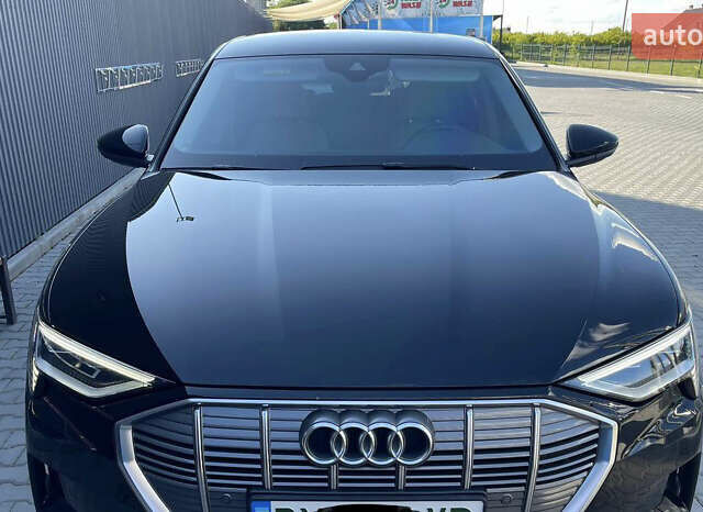 Черный Ауди E-Tron, объемом двигателя 0 л и пробегом 67 тыс. км за 29999 $, фото 1 на Automoto.ua