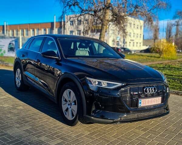 Чорний Ауді E-Tron, об'ємом двигуна 0 л та пробігом 33 тис. км за 28500 $, фото 1 на Automoto.ua