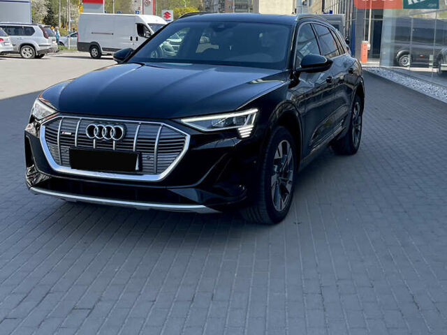 Черный Ауди E-Tron, объемом двигателя 0 л и пробегом 33 тыс. км за 53450 $, фото 1 на Automoto.ua