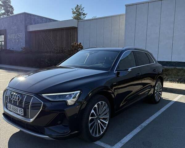Черный Ауди E-Tron, объемом двигателя 0 л и пробегом 64 тыс. км за 35000 $, фото 1 на Automoto.ua