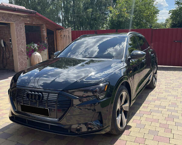Черный Ауди E-Tron, объемом двигателя 0 л и пробегом 32 тыс. км за 36000 $, фото 1 на Automoto.ua