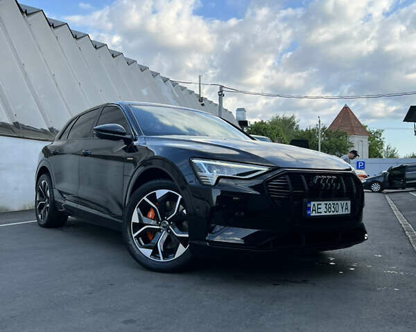 Чорний Ауді E-Tron, об'ємом двигуна 0 л та пробігом 48 тис. км за 31000 $, фото 1 на Automoto.ua