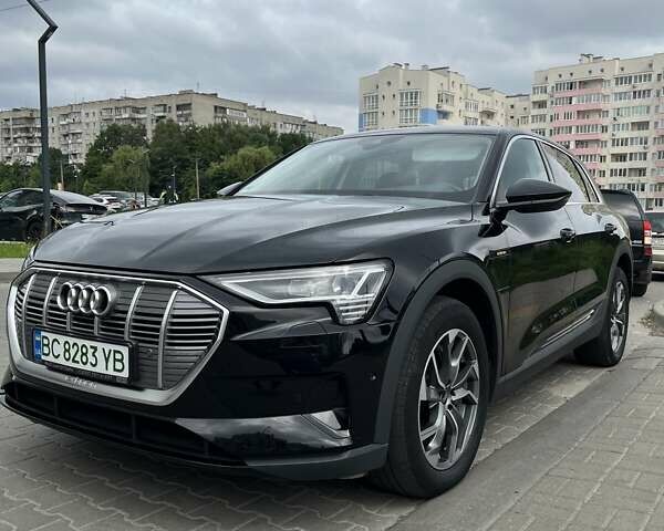 Чорний Ауді E-Tron, об'ємом двигуна 0 л та пробігом 60 тис. км за 33500 $, фото 1 на Automoto.ua