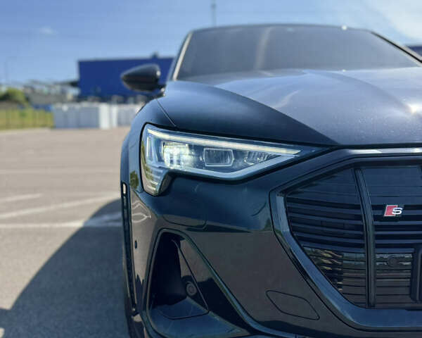 Черный Ауди E-Tron, объемом двигателя 0 л и пробегом 65 тыс. км за 45500 $, фото 1 на Automoto.ua