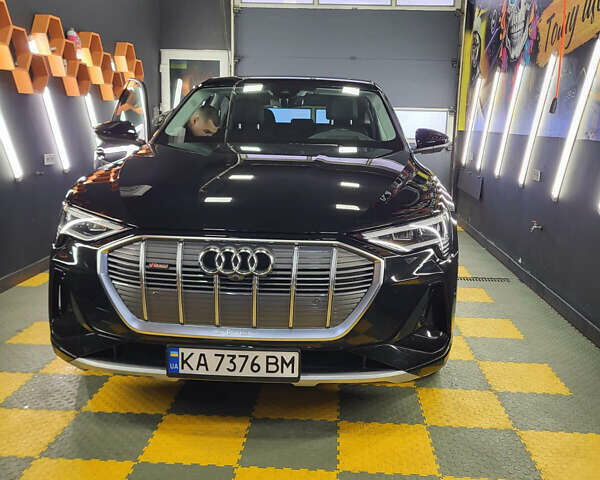 Черный Ауди E-Tron, объемом двигателя 0 л и пробегом 78 тыс. км за 40500 $, фото 1 на Automoto.ua
