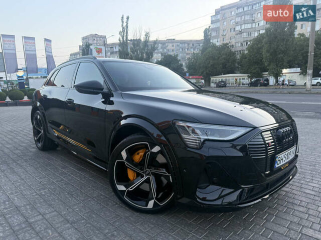 Чорний Ауді E-Tron, об'ємом двигуна 0 л та пробігом 15 тис. км за 48000 $, фото 1 на Automoto.ua