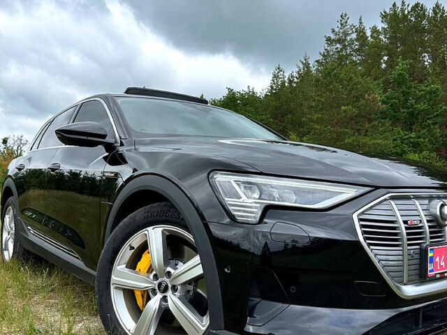 Черный Ауди E-Tron, объемом двигателя 1 л и пробегом 59 тыс. км за 34700 $, фото 1 на Automoto.ua