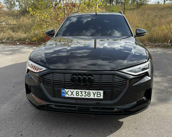 Чорний Ауді E-Tron, об'ємом двигуна 0 л та пробігом 59 тис. км за 35499 $, фото 1 на Automoto.ua