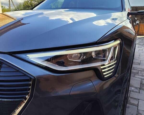 Ауди E-Tron, объемом двигателя 0 л и пробегом 97 тыс. км за 39000 $, фото 1 на Automoto.ua