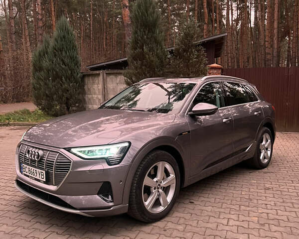 Серый Ауди E-Tron, объемом двигателя 0 л и пробегом 86 тыс. км за 31000 $, фото 1 на Automoto.ua