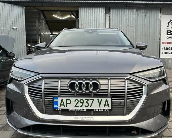 Серый Ауди E-Tron, объемом двигателя 0 л и пробегом 148 тыс. км за 29000 $, фото 1 на Automoto.ua