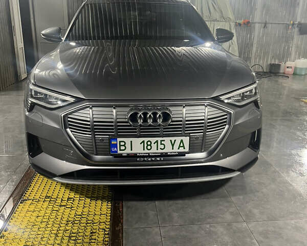Серый Ауди E-Tron, объемом двигателя 0 л и пробегом 63 тыс. км за 39500 $, фото 1 на Automoto.ua