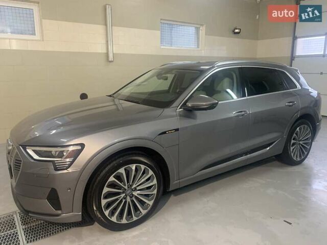 Серый Ауди E-Tron, объемом двигателя 0 л и пробегом 40 тыс. км за 30500 $, фото 1 на Automoto.ua