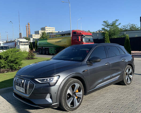 Серый Ауди E-Tron, объемом двигателя 0 л и пробегом 149 тыс. км за 27500 $, фото 1 на Automoto.ua