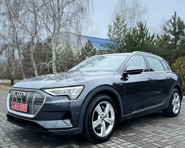 Серый Ауди E-Tron, объемом двигателя 0 л и пробегом 93 тыс. км за 27100 $, фото 1 на Automoto.ua