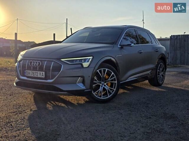 Серый Ауди E-Tron, объемом двигателя 0 л и пробегом 172 тыс. км за 30999 $, фото 1 на Automoto.ua