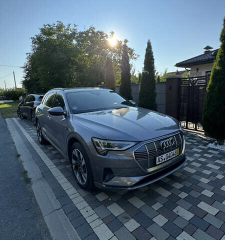 Серый Ауди E-Tron, объемом двигателя 0 л и пробегом 60 тыс. км за 32500 $, фото 1 на Automoto.ua