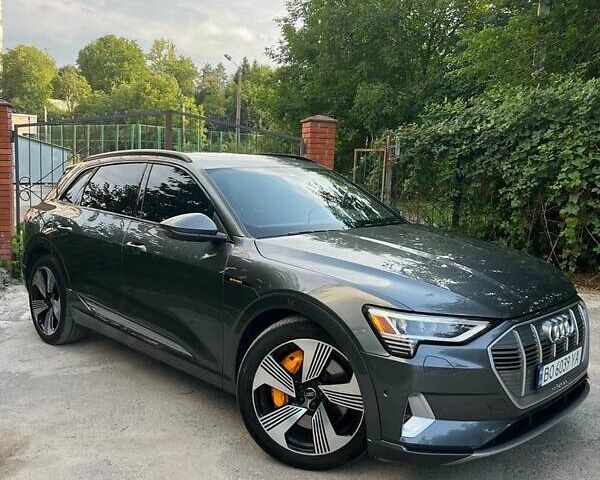 Серый Ауди E-Tron, объемом двигателя 0 л и пробегом 159 тыс. км за 25800 $, фото 1 на Automoto.ua