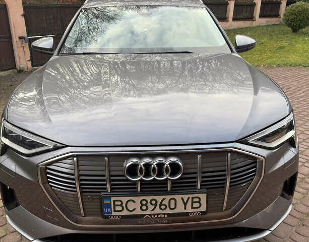 Серый Ауди E-Tron, объемом двигателя 0 л и пробегом 97 тыс. км за 23000 $, фото 1 на Automoto.ua