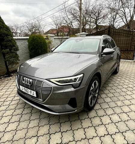 Серый Ауди E-Tron, объемом двигателя 0 л и пробегом 122 тыс. км за 27500 $, фото 1 на Automoto.ua