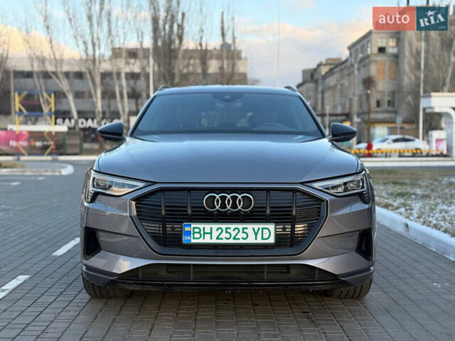 Серый Ауди E-Tron, объемом двигателя 0 л и пробегом 71 тыс. км за 31500 $, фото 1 на Automoto.ua