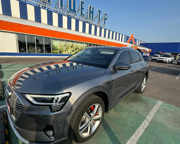 Серый Ауди E-Tron, объемом двигателя 0 л и пробегом 221 тыс. км за 21600 $, фото 1 на Automoto.ua