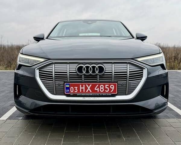 Сірий Ауді E-Tron, об'ємом двигуна 0 л та пробігом 178 тис. км за 21700 $, фото 1 на Automoto.ua