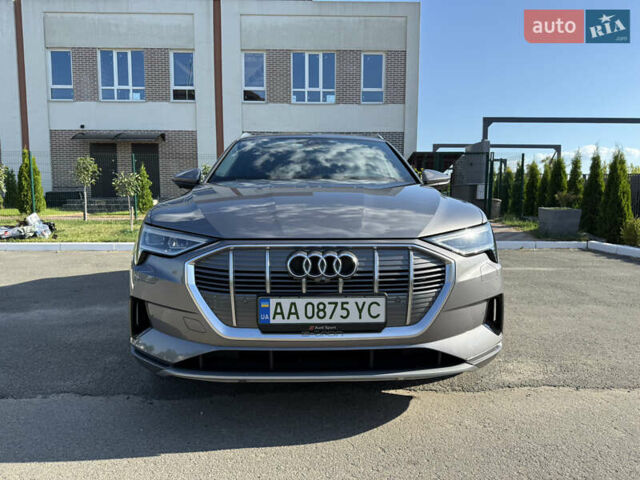 Сірий Ауді E-Tron, об'ємом двигуна 0 л та пробігом 65 тис. км за 39990 $, фото 1 на Automoto.ua