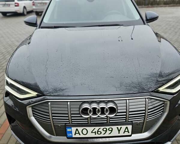 Серый Ауди E-Tron, объемом двигателя 0 л и пробегом 112 тыс. км за 27600 $, фото 1 на Automoto.ua