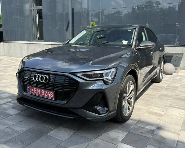 Ауді E-Tron 2020 у Києві на Automoto.ua Сірий Ауді E-Tron, об'ємом двигуна 0 л та пробігом 53 тис. км за 33900 $, фото 1 на Automoto.ua